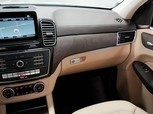 Used 2019 Mercedes-Benz GLE 43 AMG 4MATIC w/ Premium 2 Package image 15