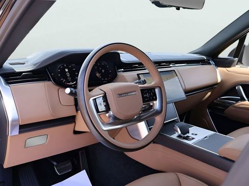 Used 2025 Land Rover Range Rover Long Wheelbase SE image 17