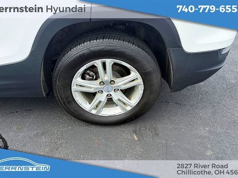 Used 2022 GMC Terrain SLE FWD image 22