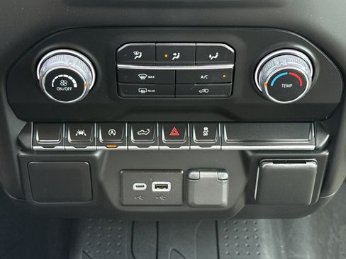 Used 2022 Chevrolet Silverado 1500 Custom AWD/4WD image 28