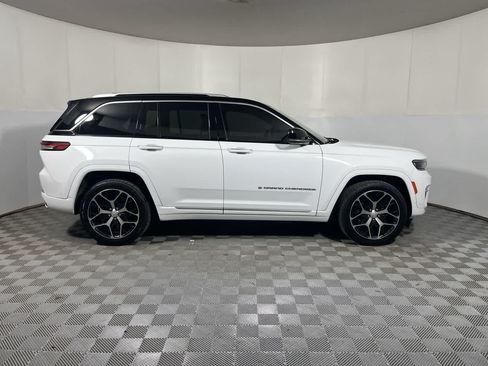 Used 2022 Jeep Grand Cherokee Summit AWD/4WD image 9