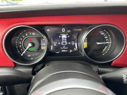 Used 2023 Jeep Wrangler Unlimited Rubicon 4xe AWD/4WD image 17