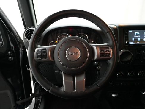 Used 2018 Jeep Wrangler Unlimited Sahara AWD/4WD image 4