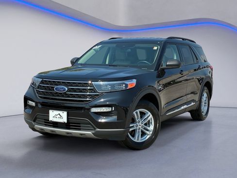 Used 2023 Ford Explorer XLT w/ Equipment Group 202A AWD/4WD image 2