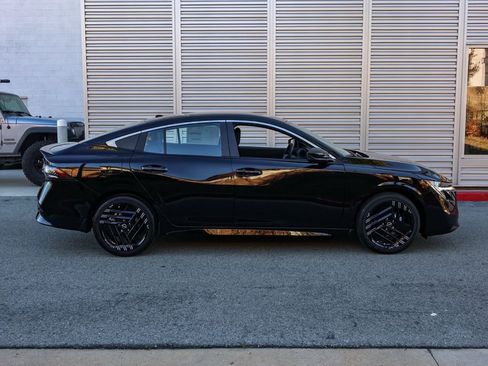 New 2026 Nissan Sentra SR w/ Floor Mat Package image 3