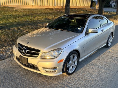 Used 2012 Mercedes-Benz C 250 Coupe image 3