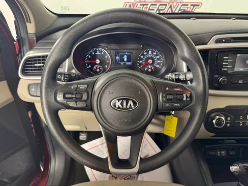 Used 2017 Kia Sorento AWD image 13