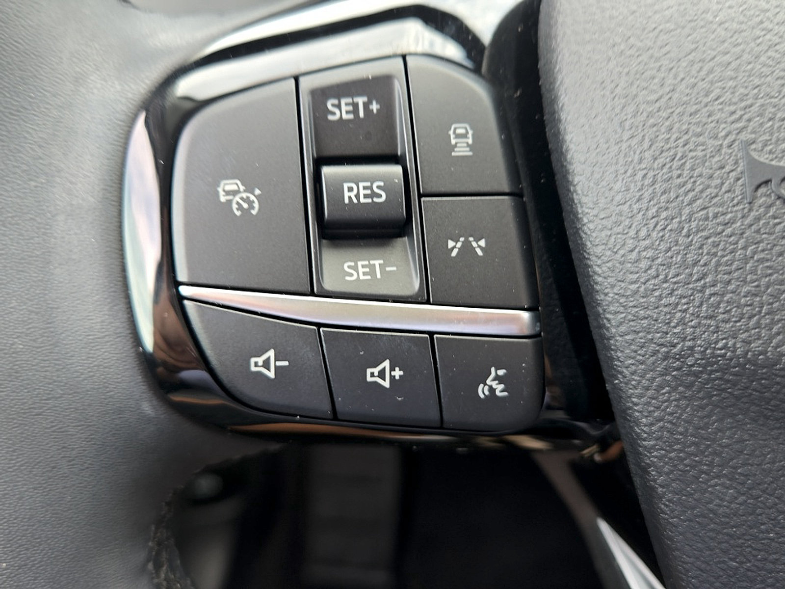 Used 2023 Ford Escape Platinum w/ Premium Technology Package AWD/4WD image 13