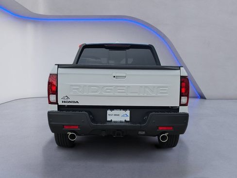 New 2026 Honda Ridgeline Black Edition image 4