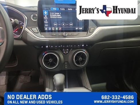 Used 2025 Chevrolet Blazer LT w/ LPO, Black Grille Bar Package FWD image 10