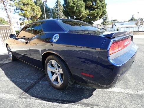 Used 2014 Dodge Challenger R/T image 10