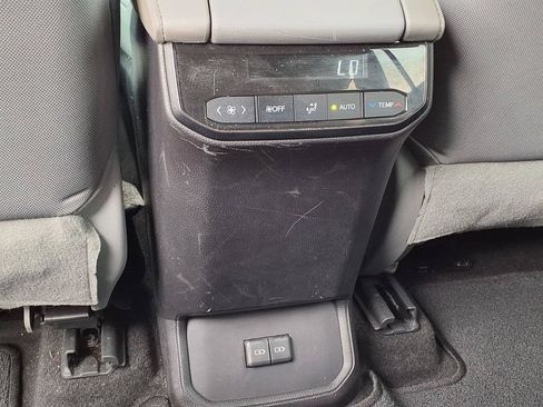 Used 2023 Toyota Highlander LE FWD image 16