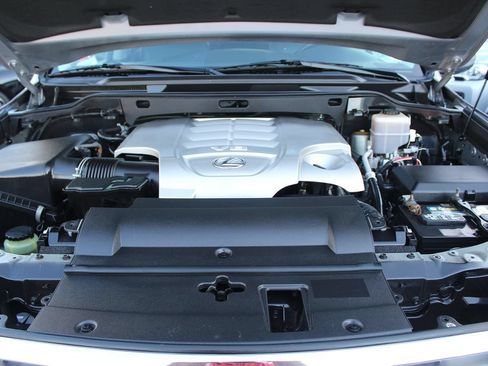 Used 2008 Lexus LX 570 4WD w/ Technology Pkg image 37