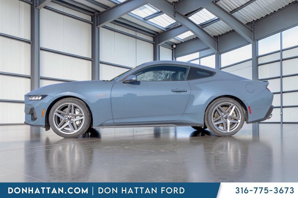 Used 2024 Ford Mustang GT Premium RWD image 3