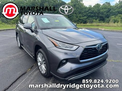 Used 2023 Toyota Highlander Platinum AWD/4WD image 1