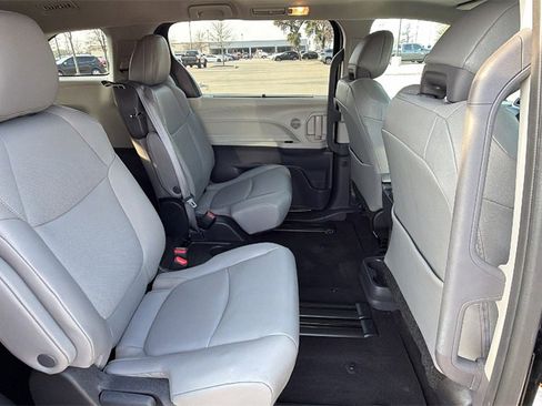 Used 2024 Toyota Sienna XLE image 42