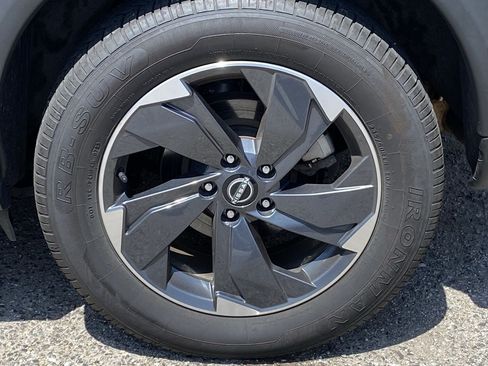 Used 2024 Nissan Rogue SV AWD/4WD image 6