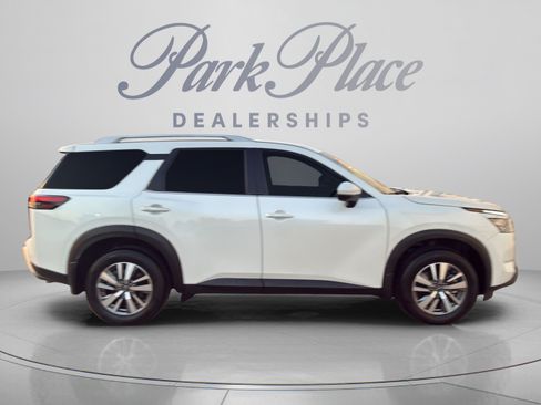Used 2025 Nissan Pathfinder SL FWD image 7