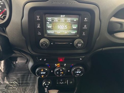 Used 2016 Jeep Renegade Trailhawk w/ Popular Equipment Group AWD/4WD image 3