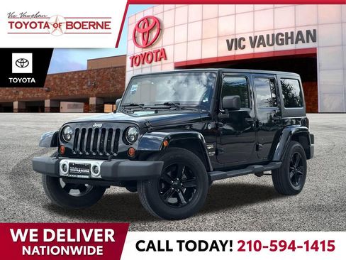 Used 2013 Jeep Wrangler Unlimited Sahara w/ Connectivity Group AWD/4WD image 1