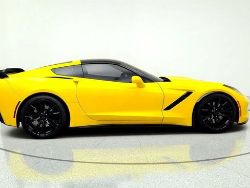 Used 2019 Chevrolet Corvette Stingray Coupe w/ Carbon Flash Badge Package RWD image 4