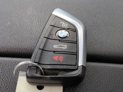 Used 2021 BMW 530e xDrive w/ Premium Package AWD/4WD image 37