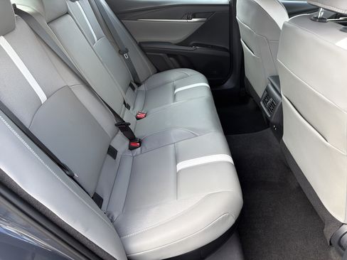 Used 2025 Toyota Camry SE FWD image 18