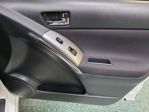 Used 2004 Toyota Matrix AWD image 26