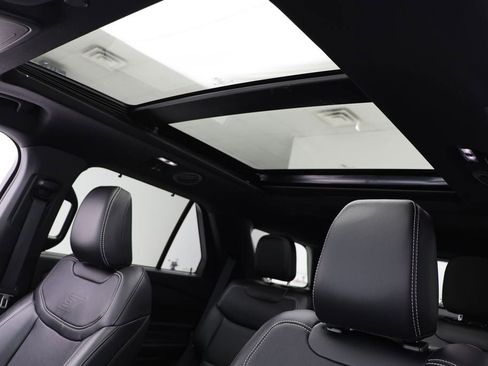 Used 2024 Ford Explorer ST w/ Technology Package image 15