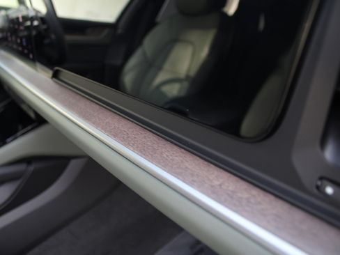 Certified 2025 Porsche Cayenne image 28