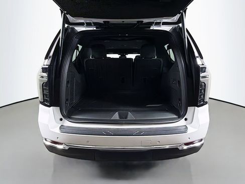 New 2026 Chevrolet Suburban LT w/ Comfort Package AWD/4WD image 27
