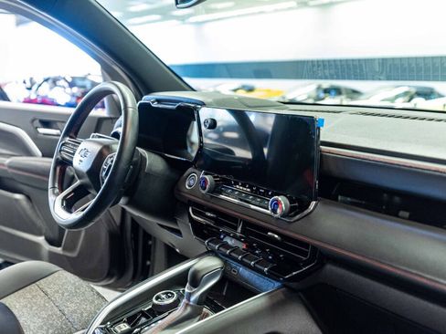 Used 2024 Chevrolet Colorado Z71 w/ Z71 Convenience Package 2 image 16