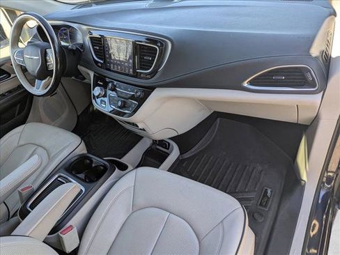 Used 2019 Chrysler Pacifica Limited w/ Advanced Safetytec Group image 26