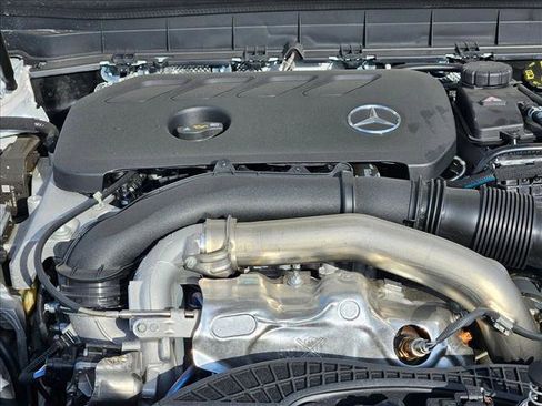 Used 2025 Mercedes-Benz GLB 250 image 16