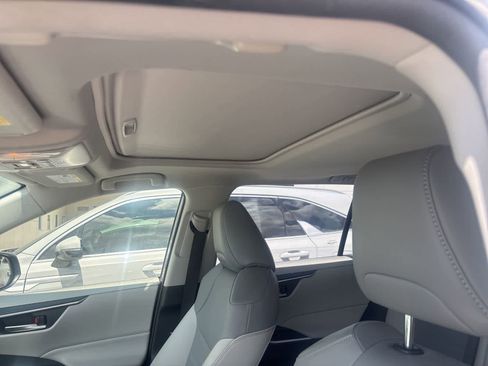 Used 2020 Toyota RAV4 XLE Premium AWD/4WD image 9