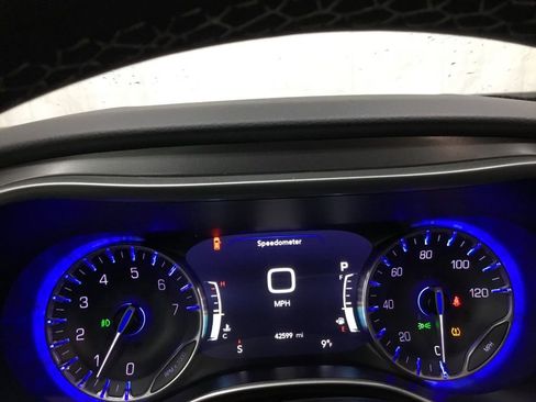 Used 2024 Chrysler Pacifica Touring-L image 35