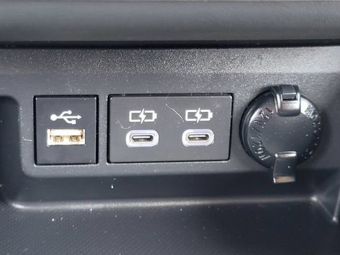 Used 2025 Toyota Highlander LE FWD image 15