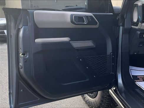 Used 2023 Ford Bronco Wildtrak image 9