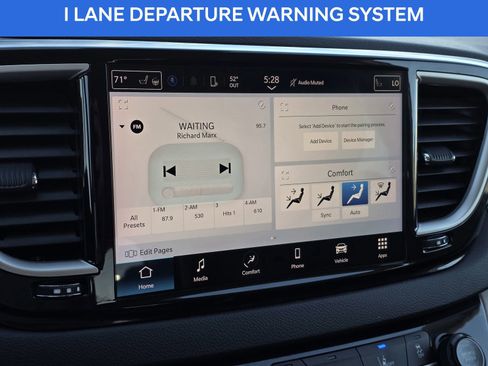 Used 2023 Chrysler Pacifica Touring-L image 22