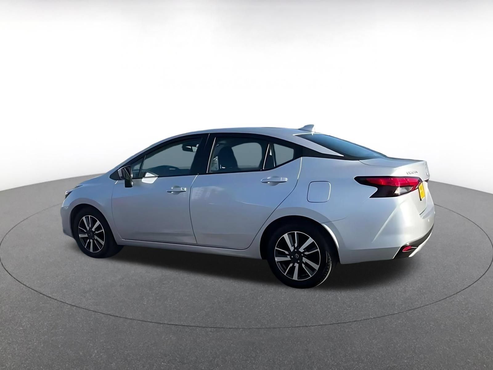 Used 2025 Nissan Versa SV FWD image 9