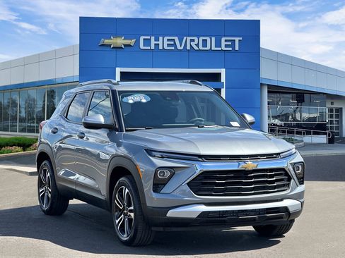 Certified 2025 Chevrolet TrailBlazer LT w/ LT Cold Weather Package AWD/4WD image 6