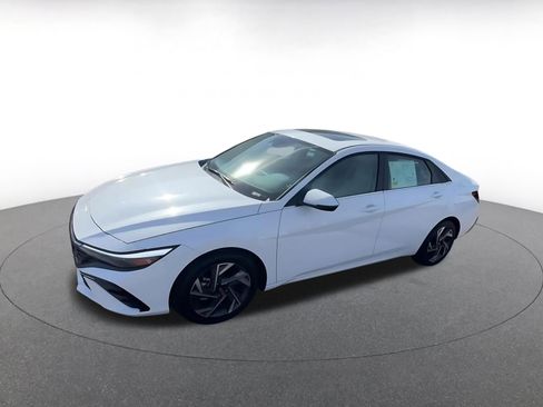 Used 2025 Hyundai Elantra Limited image 8