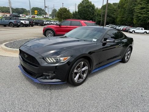 Used 2017 Ford Mustang Coupe RWD image 4