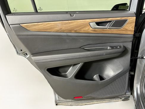 Used 2025 Volkswagen Atlas SE image 25