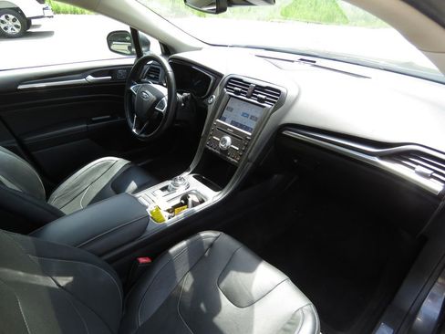 Used 2020 Ford Fusion Energi Titanium FWD image 14