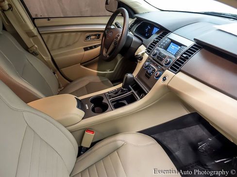 Used 2018 Ford Taurus SE image 23