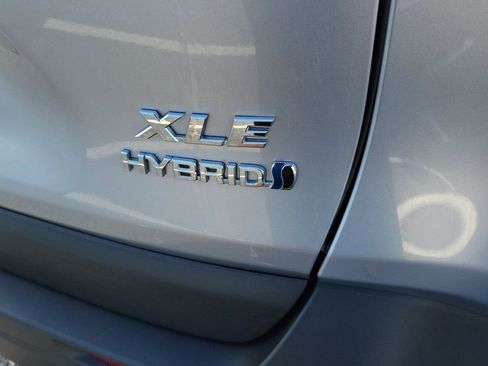 Used 2022 Toyota RAV4 XLE image 7