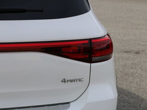 Used 2023 Mercedes-Benz EQB 300 4MATIC image 7