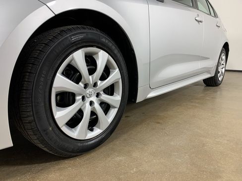 Used 2024 Toyota Corolla LE image 2