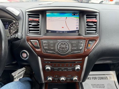Used 2019 Nissan Pathfinder Platinum AWD/4WD image 17